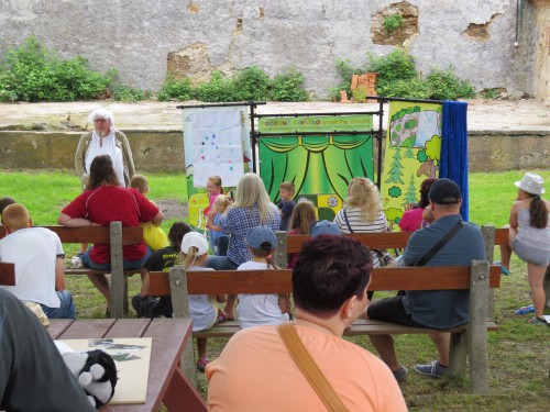 detsky-den-na-zamku-2018.06--18-minis.jpg